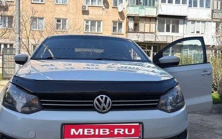 Volkswagen Polo VI (EU Market), 2015 год, 1 050 000 рублей, 1 фотография