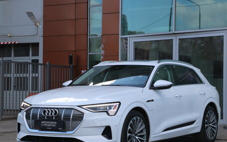 Audi e-tron I, 2019 год, 3 950 000 рублей, 1 фотография