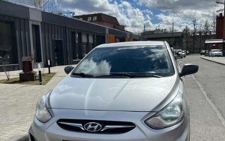 Hyundai Solaris II рестайлинг, 2013 год, 850 000 рублей, 1 фотография