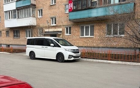 Honda Stepwgn IV, 2015 год, 1 850 000 рублей, 2 фотография