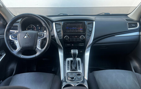 Mitsubishi Pajero Sport III рестайлинг, 2017 год, 2 745 000 рублей, 8 фотография