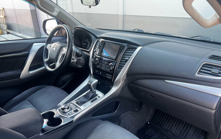 Mitsubishi Pajero Sport III рестайлинг, 2017 год, 2 745 000 рублей, 9 фотография