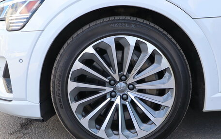 Audi e-tron I, 2019 год, 3 950 000 рублей, 26 фотография
