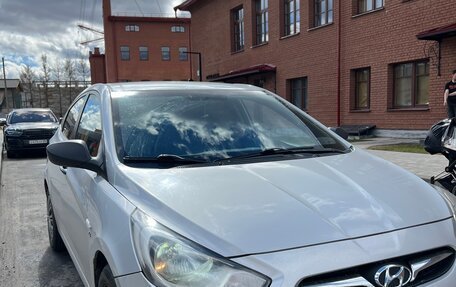 Hyundai Solaris II рестайлинг, 2013 год, 850 000 рублей, 2 фотография