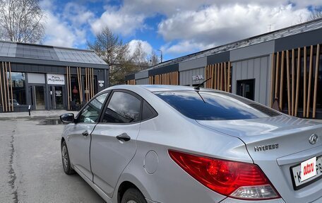 Hyundai Solaris II рестайлинг, 2013 год, 850 000 рублей, 4 фотография