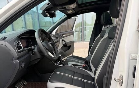 Volkswagen T-Roc I, 2023 год, 1 737 000 рублей, 7 фотография
