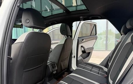 Volkswagen T-Roc I, 2023 год, 1 737 000 рублей, 12 фотография