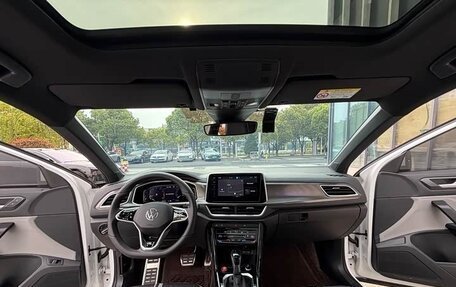 Volkswagen T-Roc I, 2023 год, 1 737 000 рублей, 9 фотография
