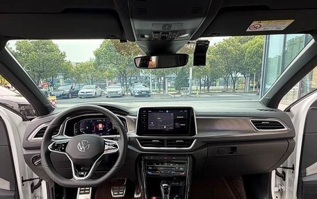 Volkswagen T-Roc I, 2023 год, 1 737 000 рублей, 8 фотография