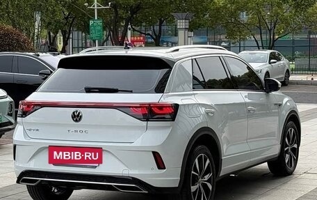 Volkswagen T-Roc I, 2023 год, 1 737 000 рублей, 6 фотография
