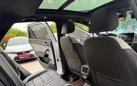 Volkswagen T-Roc I, 2023 год, 1 737 000 рублей, 11 фотография