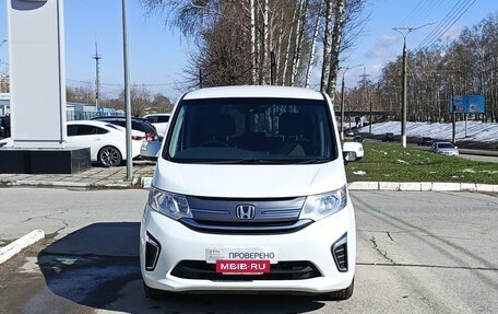 Honda Stepwgn IV, 2016 год, 1 900 000 рублей, 2 фотография