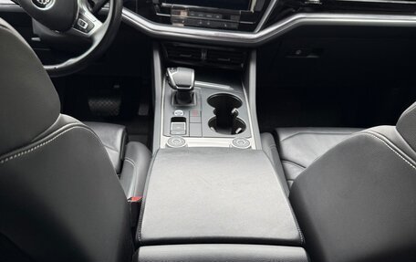 Volkswagen Touareg III, 2018 год, 4 700 000 рублей, 2 фотография