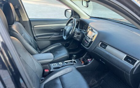 Mitsubishi Outlander III рестайлинг 3, 2012 год, 1 333 000 рублей, 9 фотография