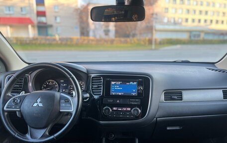 Mitsubishi Outlander III рестайлинг 3, 2012 год, 1 333 000 рублей, 10 фотография