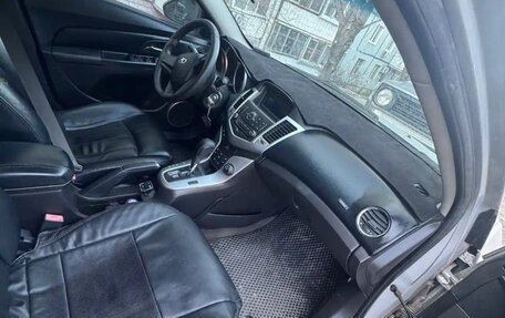 Chevrolet Cruze II, 2010 год, 599 999 рублей, 9 фотография