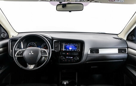 Mitsubishi Outlander III рестайлинг 3, 2015 год, 1 449 000 рублей, 10 фотография