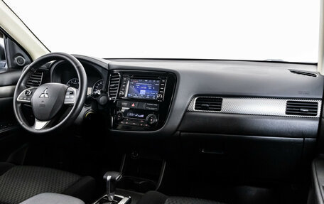 Mitsubishi Outlander III рестайлинг 3, 2015 год, 1 449 000 рублей, 9 фотография