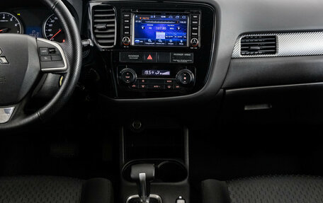 Mitsubishi Outlander III рестайлинг 3, 2015 год, 1 449 000 рублей, 14 фотография