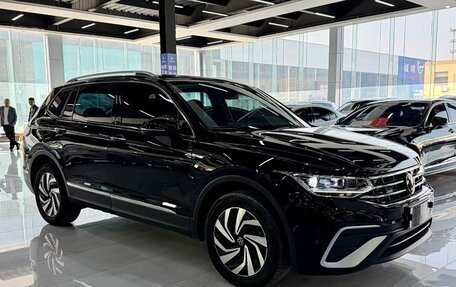 Volkswagen Tiguan II, 2023 год, 2 645 000 рублей, 3 фотография