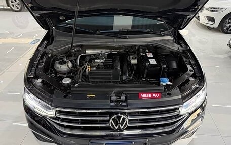 Volkswagen Tiguan II, 2023 год, 2 645 000 рублей, 7 фотография