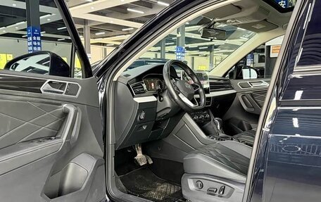 Volkswagen Tiguan II, 2023 год, 2 645 000 рублей, 13 фотография