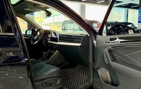 Volkswagen Tiguan II, 2023 год, 2 645 000 рублей, 12 фотография