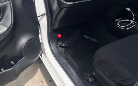 Toyota Vitz, 2015 год, 850 000 рублей, 5 фотография