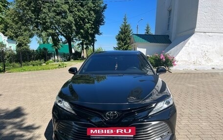 Toyota Camry, 2018 год, 3 100 000 рублей, 10 фотография