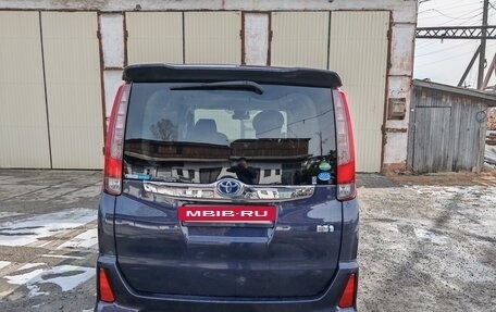 Toyota Noah III, 2016 год, 1 950 000 рублей, 5 фотография