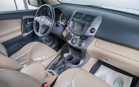 Toyota RAV4, 2011 год, 1 899 000 рублей, 18 фотография