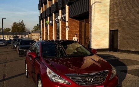 Hyundai Sonata VI, 2012 год, 1 100 000 рублей, 1 фотография