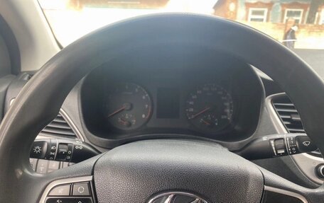 Hyundai Solaris II рестайлинг, 2018 год, 1 000 000 рублей, 1 фотография
