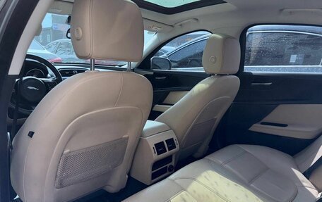 Jaguar XE I рестайлинг, 2015 год, 2 190 000 рублей, 11 фотография