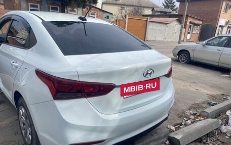 Hyundai Solaris II рестайлинг, 2018 год, 1 000 000 рублей, 4 фотография