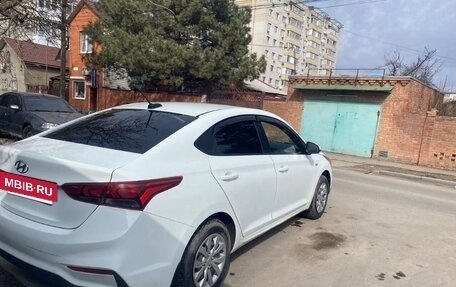Hyundai Solaris II рестайлинг, 2018 год, 1 000 000 рублей, 3 фотография