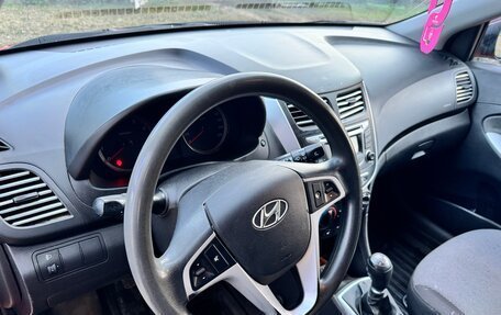 Hyundai Solaris II рестайлинг, 2012 год, 600 000 рублей, 4 фотография