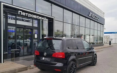 Volkswagen Touran III, 2010 год, 880 000 рублей, 7 фотография