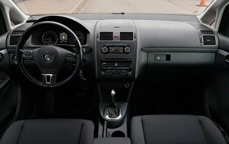 Volkswagen Touran III, 2010 год, 880 000 рублей, 9 фотография