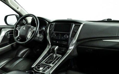 Mitsubishi Pajero Sport III рестайлинг, 2017 год, 3 099 585 рублей, 9 фотография