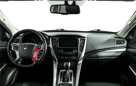 Mitsubishi Pajero Sport III рестайлинг, 2017 год, 3 099 585 рублей, 13 фотография