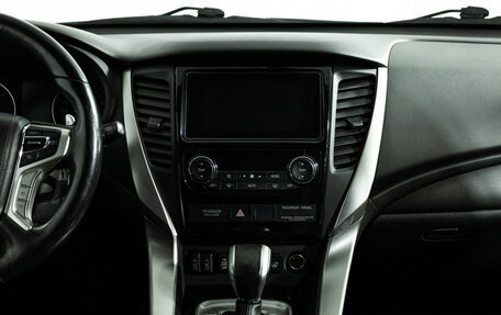 Mitsubishi Pajero Sport III рестайлинг, 2017 год, 3 099 585 рублей, 14 фотография