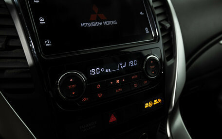 Mitsubishi Pajero Sport III рестайлинг, 2017 год, 3 099 585 рублей, 18 фотография