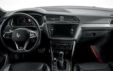 Volkswagen Tiguan II, 2021 год, 4 199 000 рублей, 11 фотография