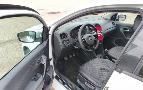 Volkswagen Polo VI (EU Market), 2015 год, 895 000 рублей, 17 фотография