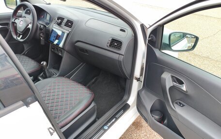 Volkswagen Polo VI (EU Market), 2015 год, 895 000 рублей, 21 фотография