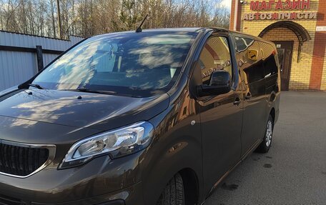 Peugeot Traveller I, 2018 год, 3 100 000 рублей, 1 фотография