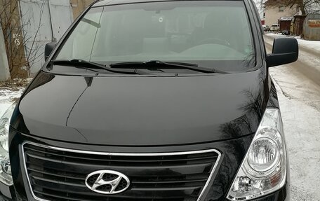 Hyundai Grand Starex Grand Starex I рестайлинг 2, 2017 год, 2 900 000 рублей, 1 фотография