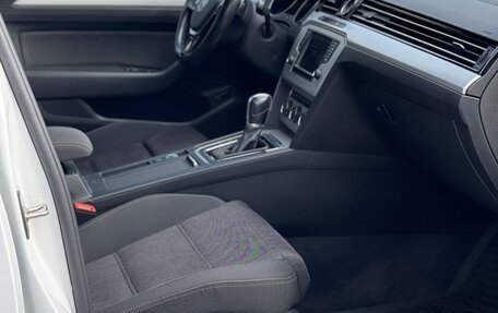 Volkswagen Passat B8 рестайлинг, 2015 год, 2 070 000 рублей, 29 фотография