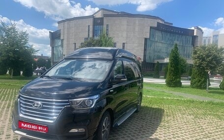 Hyundai Grand Starex Grand Starex I рестайлинг 2, 2018 год, 4 300 000 рублей, 2 фотография